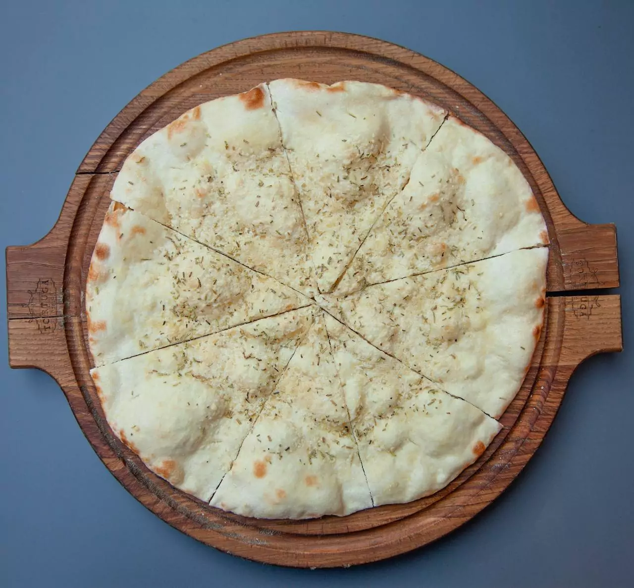 Фокачча с розмарином и сыром